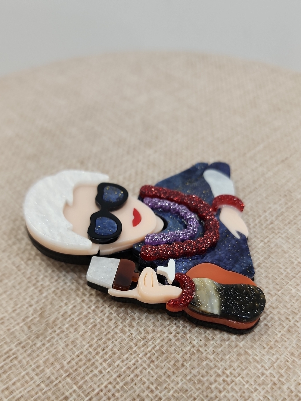 Quirky Grandma Lady Brooch Wine Glass Glitter Statement Pin OS - Picture 3 of 6